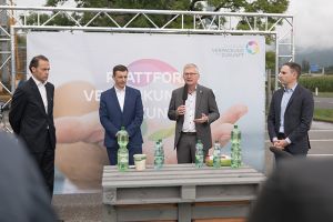 v.l. Manfred Stanek, CEO Greiner Packaging, Josef Scheidl, CEO Brantner Environment, Manfred Hackl, CEO EREMA Group, Alessandro Wolf, CEO Lidl Österreich