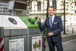 Dr. Harald Hauke: „So gut wie jede Wein- oder Essigflasche landet korrekt im Altglas. Leider finden nicht alle Marmelade- und Pestogläser den richtigen Weg. Da besteht Potenzial.“