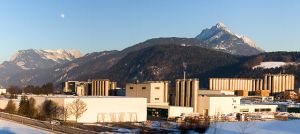 Am Coveris-Standort Kufstein/Österreich wird in eine 5-Schicht-Extrusionsanlage investiert. Damit wird das Werk als Kompetenzzentrum für die Herstellung von Agrarstretchfolien positioniert