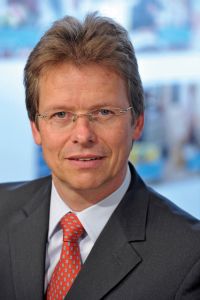 René Köhler, Head of Business Development Packaging and Speciality Papers bei Sappi, erläutert: „Die integrierte Mineralölbarriere unserer Guard-Papiere macht zusätzliche Spezialbeschichtungen oder Laminierungen überflüssig.“