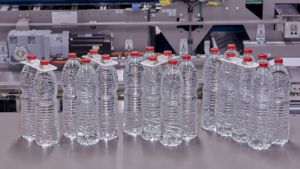 Die Bottleclip-Lösung ist in Ausführungen von zwei bis acht PET-Flaschen pro Gebinde mit Volumina zwischen 250 bis 2000 Milliliter geplant. Eine optimale Präsentation gelingt dabei durch die exakte Orientierung der Flaschen innerhalb des Pack