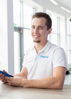 Roland Bauer, AI-Experience-Agent im MotionLab von Festo