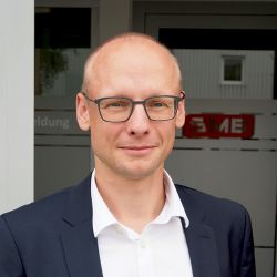 Seit 1. September 2021 leitet Dr. Arne Dethlefs (Bild) gemeinsam mit  Dipl.-Ing. und Kaufmann Andreas Heckel die Geschicke von SMB International