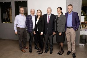 (v.l) Gerhard Marte (Fries), Martin Rhomberg (Fries), Sylvia Hofinger (Fachverband der Chemischen Industrie Österreichs), Thomas Rhomberg, Katharina Rhomberg, Gerhard Bertsch (Fries)